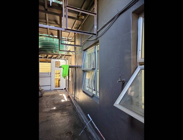 Business property to rent in SALT RIVER